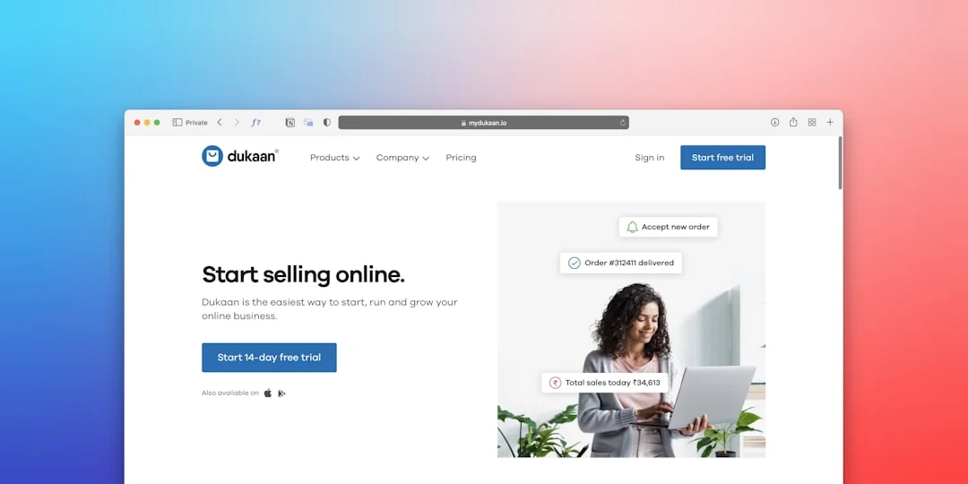 home-hero Dva monitora na stolu, prikazuju web dizajn u modernom uredskom okruženju.